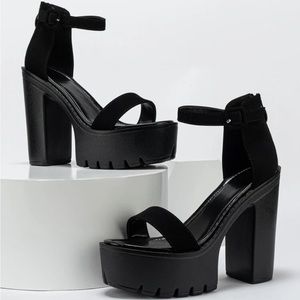 Chunky Heel Platform In Black